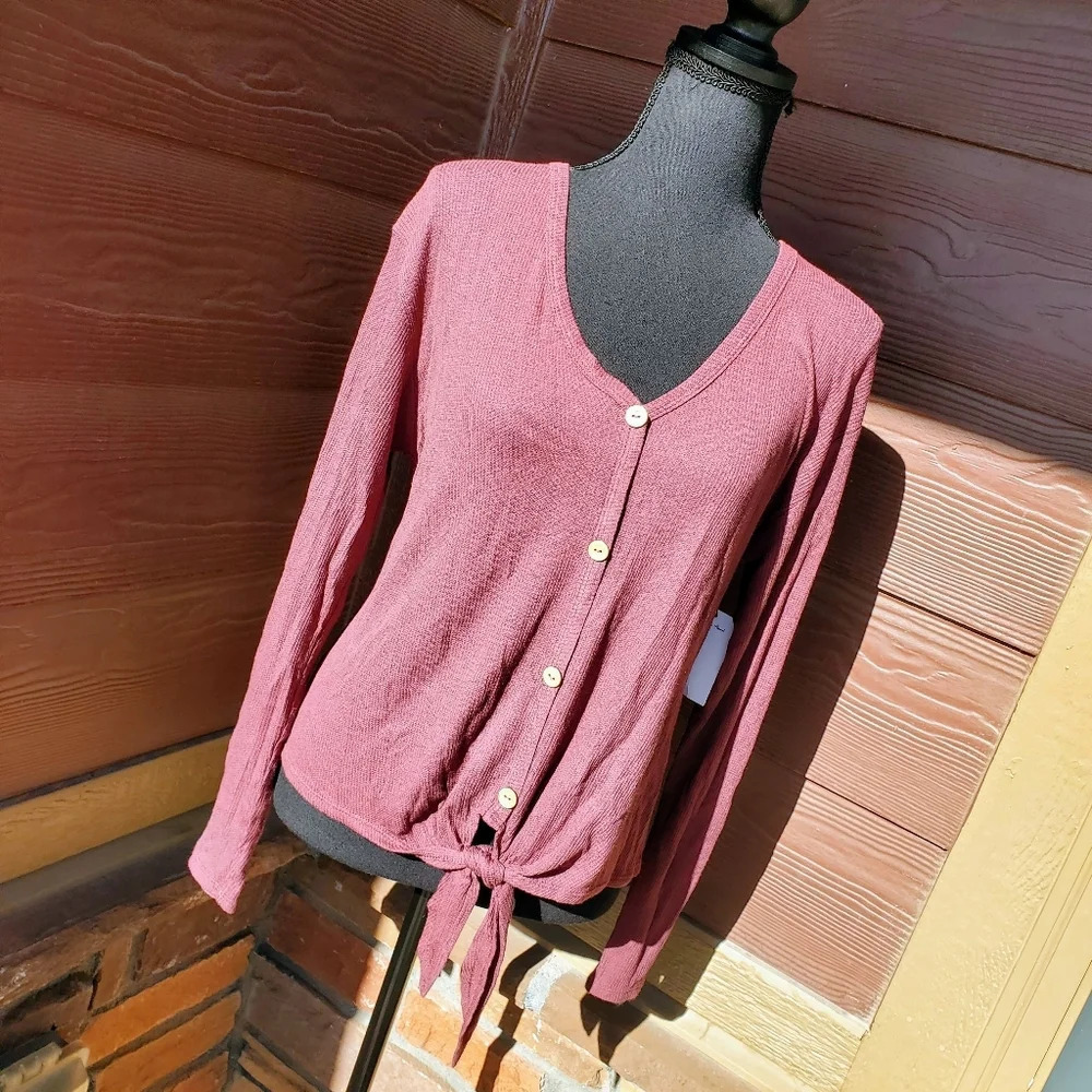 NWT queen bees burgundy maroon long sleeve top with front tie size medium
